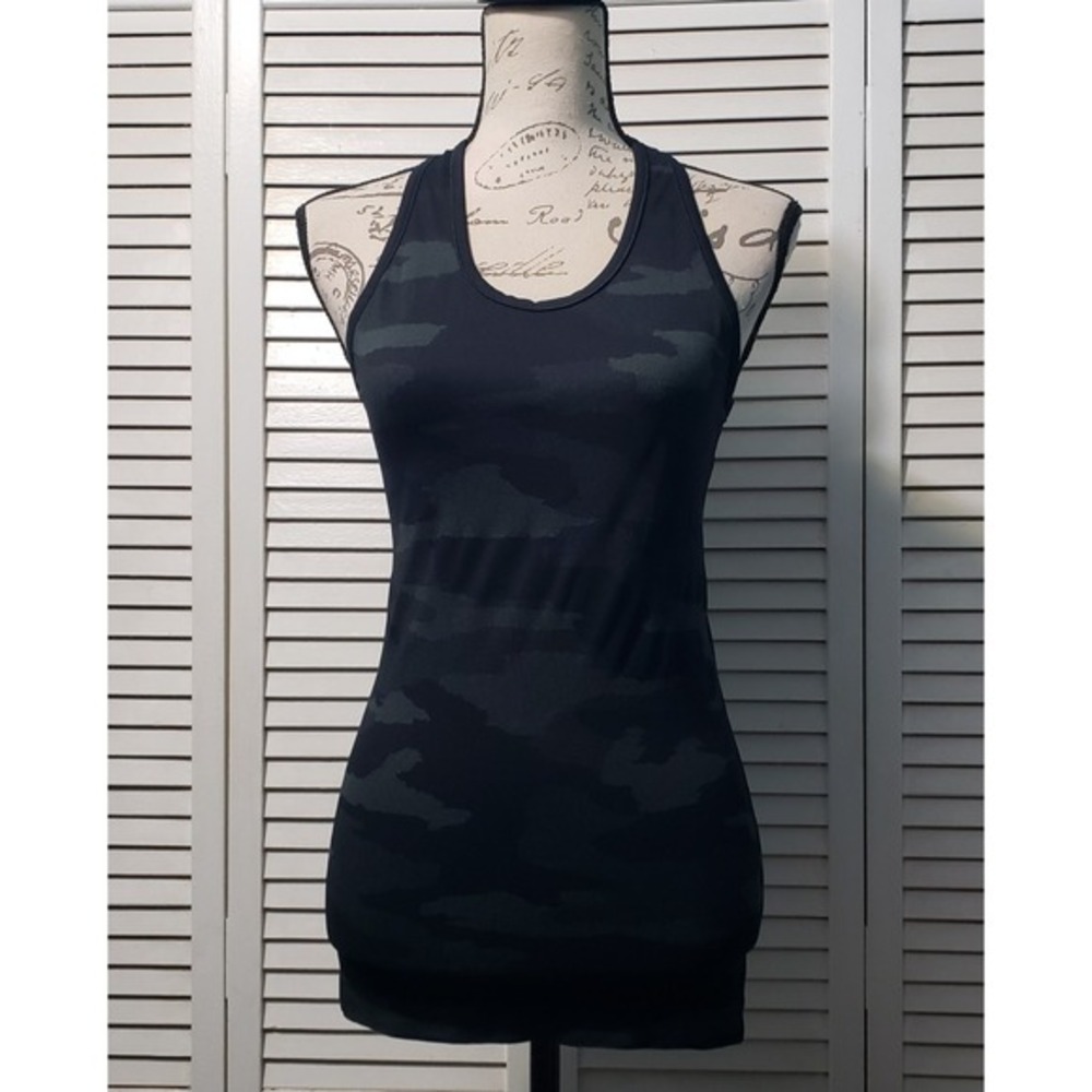 Athleta Tank Top Women's XS Black & Gray Camo Racerback Stretch Bottom Hem Grip